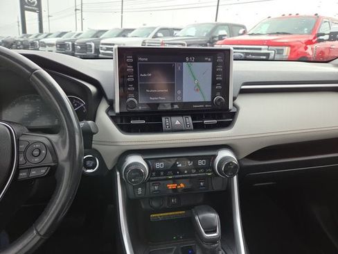Used 2019 Toyota RAV4 Limited image 17