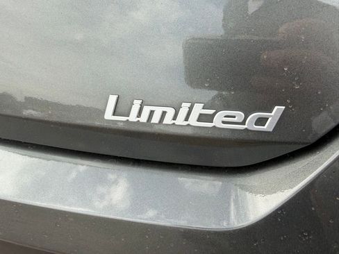 Used 2024 Hyundai Elantra Limited image 3