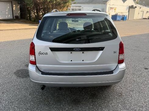 Used 2001 Ford Focus SE FWD image 6