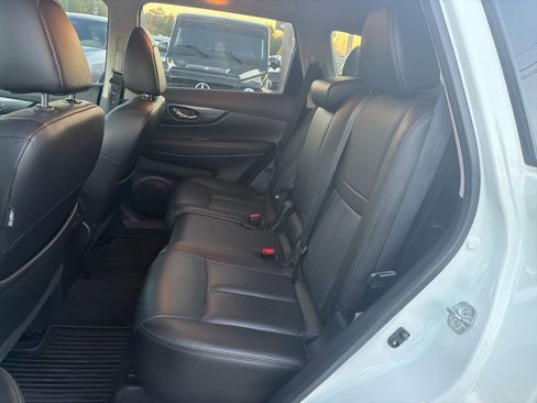 Used 2016 Nissan Rogue SL w/ SL Premium Package image 12