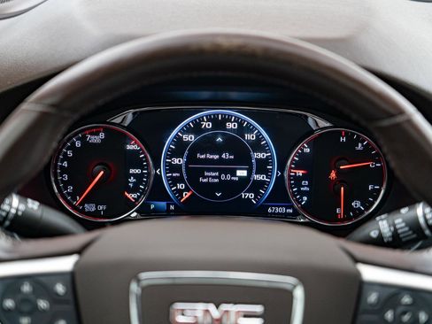 Used 2021 GMC Acadia SLT w/ Technology Package FWD image 19