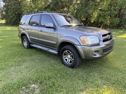 Used 2006 Toyota Sequoia Limited RWD image 1