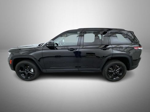 Used 2023 Jeep Grand Cherokee Limited w/ Black Appearance Package AWD/4WD image 8