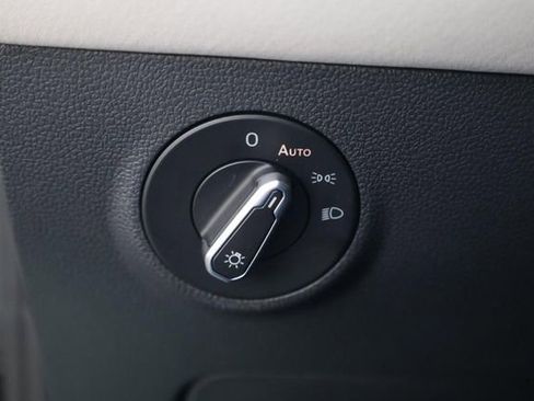 New 2026 Volkswagen Taos SE image 11