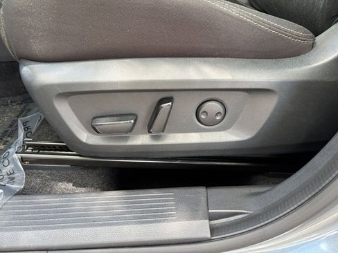 Used 2025 Nissan Rogue SV FWD image 22