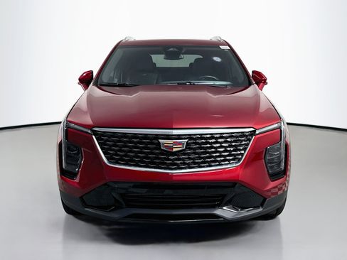 Used 2024 Cadillac XT4 Premium Luxury FWD image 2