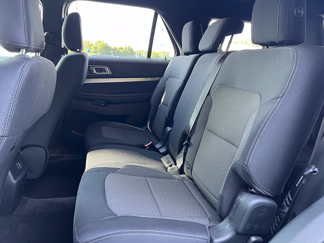 Used 2018 Ford Explorer XLT w/ Equipment Group 201A FWD image 28