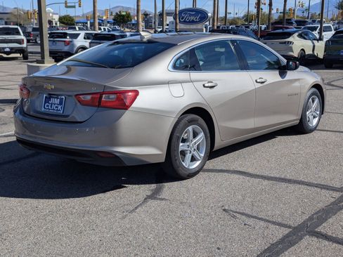 Used 2024 Chevrolet Malibu LT image 2
