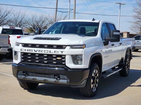 Used 2020 Chevrolet Silverado 2500 Custom w/ Custom Value Package image 3