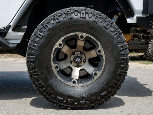 Used 2018 Jeep Wrangler Unlimited Sahara image 63