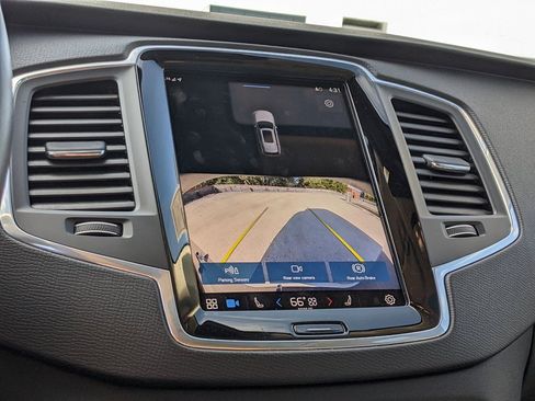 Certified 2025 Volvo XC90 B5 Core image 17