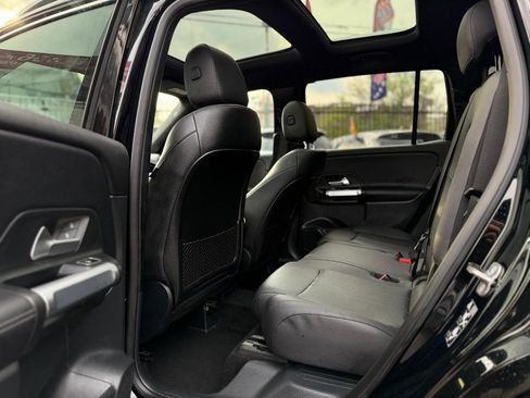 Used 2023 Mercedes-Benz GLB 250 4MATIC w/ Premium Package image 30