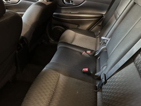 Used 2017 Nissan Rogue S w/ S Appearance Package FWD image 5