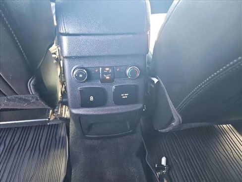 Used 2018 Ford Explorer Limited image 18