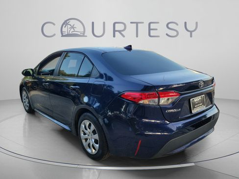 Used 2022 Toyota Corolla LE FWD image 2