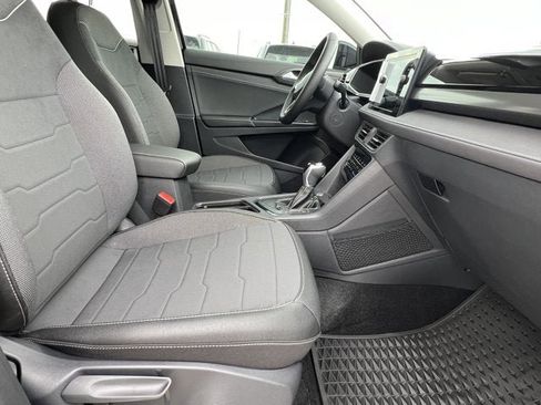 New 2025 Volkswagen Taos SE image 31