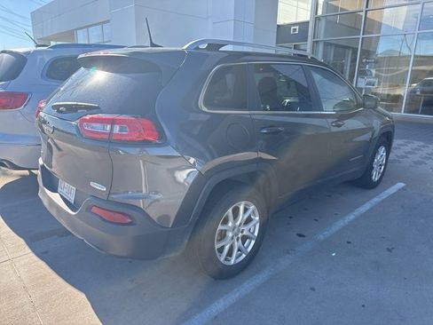 Used 2017 Jeep Cherokee Latitude w/ Comfort & Sound Group image 4