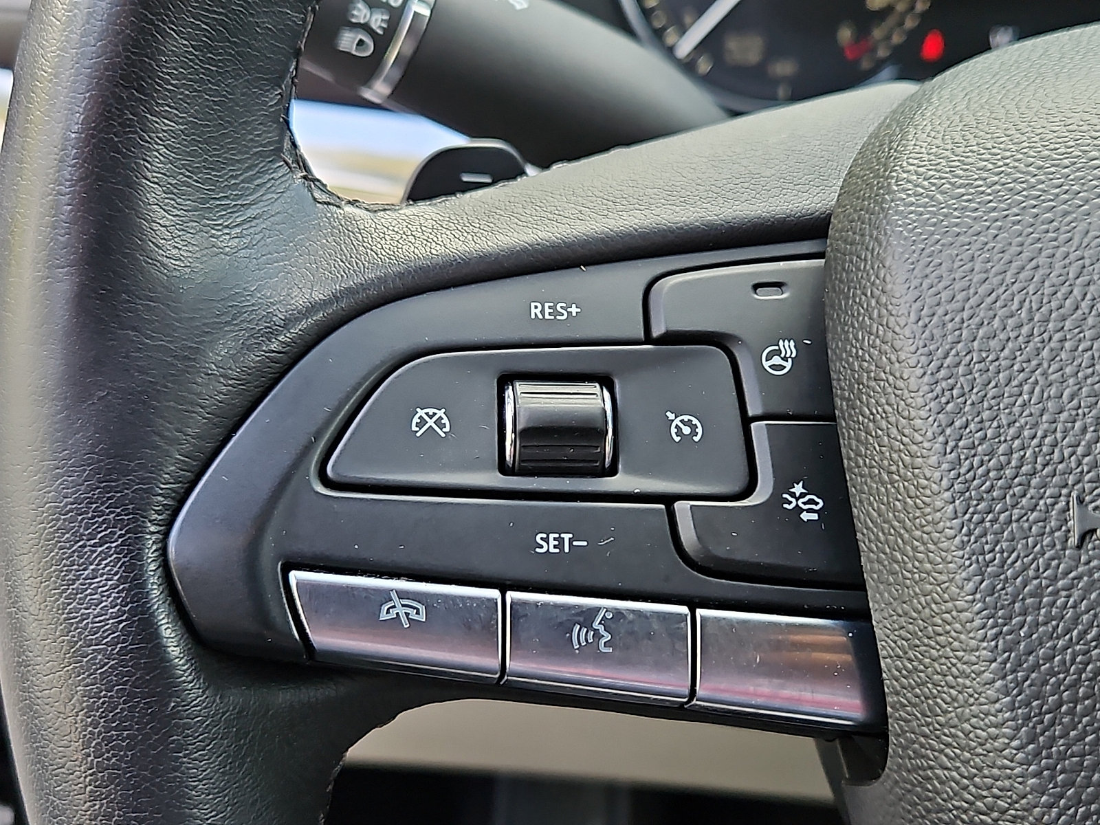 Used 2022 Cadillac XT4 Luxury w/ Cold Weather Package AWD/4WD image 21