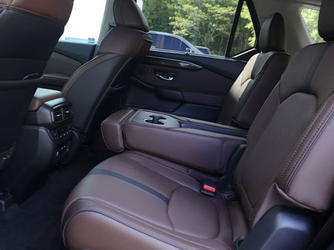Used 2024 Honda Pilot Elite image 12