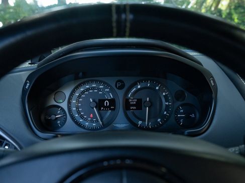 Used 2018 Aston Martin Vanquish S image 13