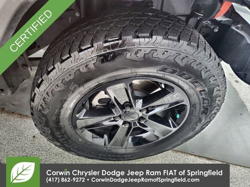 Used 2023 Jeep Wrangler Unlimited Sahara AWD/4WD image 32