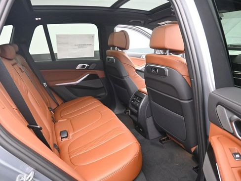 Used 2026 BMW X5 xDrive50e w/ Premium Package image 28