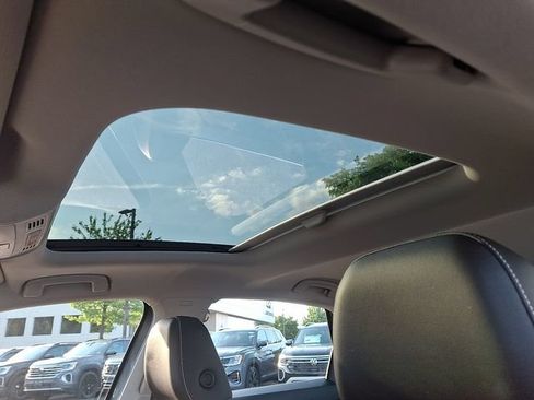 Certified 2023 Volkswagen Jetta SE w/ Panoramic Sunroof Package FWD image 21