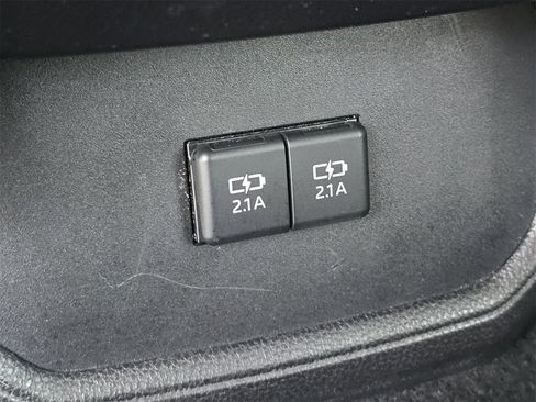 Used 2021 Toyota Highlander LE image 18