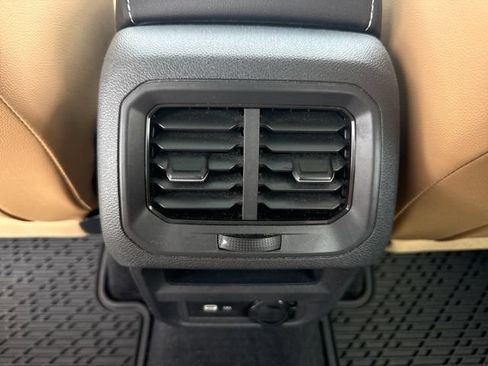 Used 2022 Volkswagen Tiguan SE AWD/4WD image 21