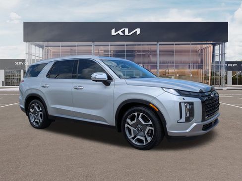 Used 2023 Hyundai Palisade Limited FWD image 2