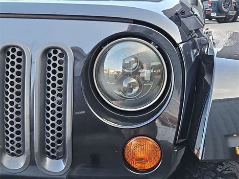 Used 2012 Jeep Wrangler Unlimited Sahara image 11