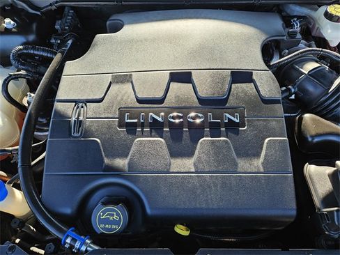 Used 2019 Lincoln Continental Select image 33