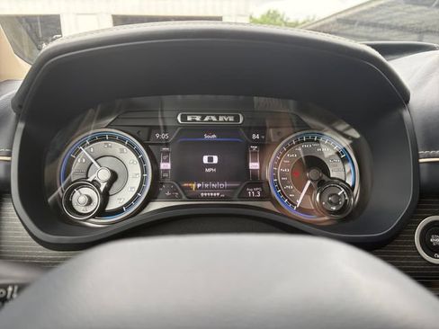 Used 2019 RAM 1500 Limited AWD/4WD image 9