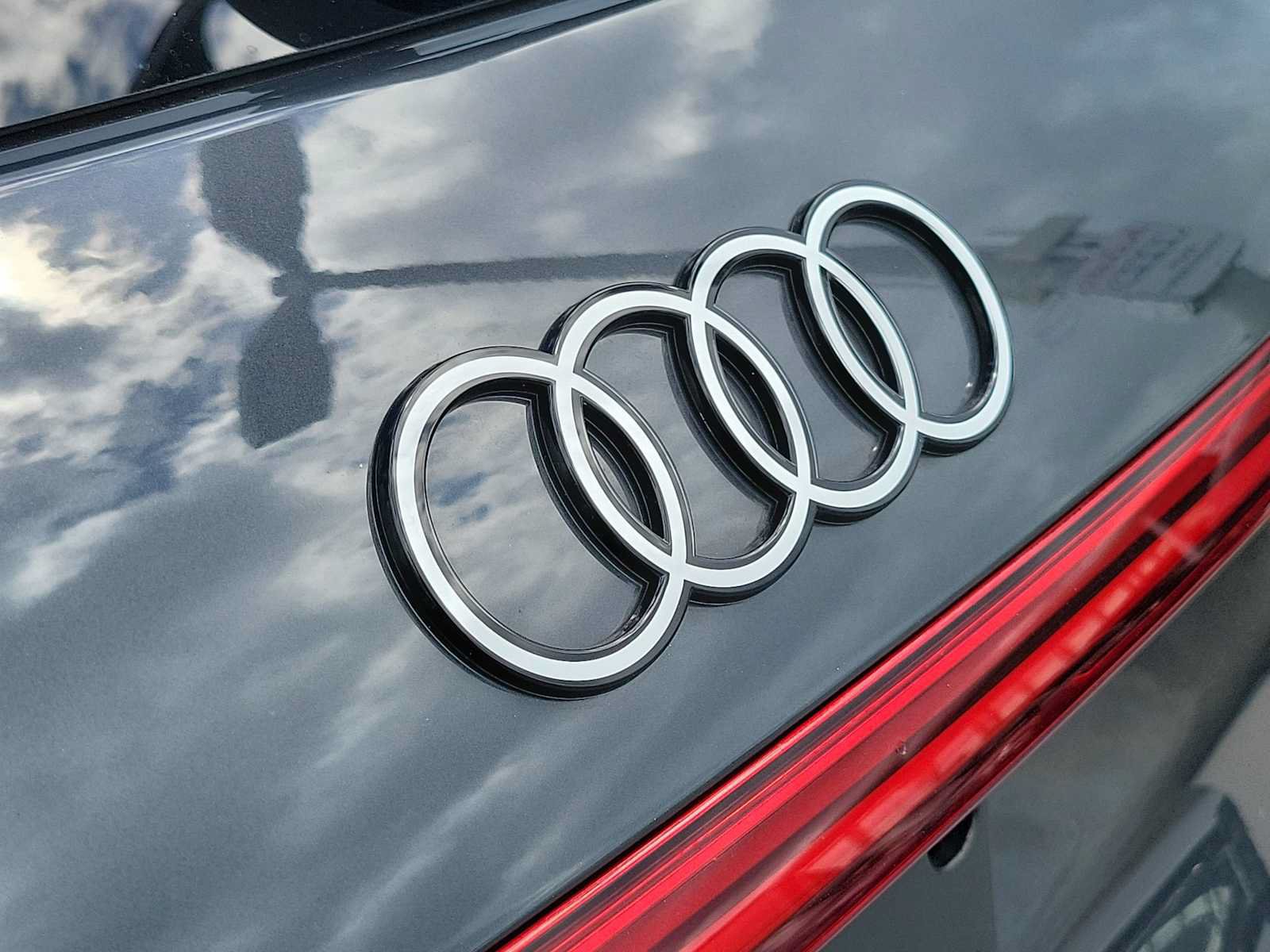 Certified 2025 Audi Q5 Premium Plus w/ Premium Plus AWD/4WD image 9