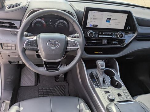 Used 2026 Toyota Highlander XSE AWD/4WD image 14