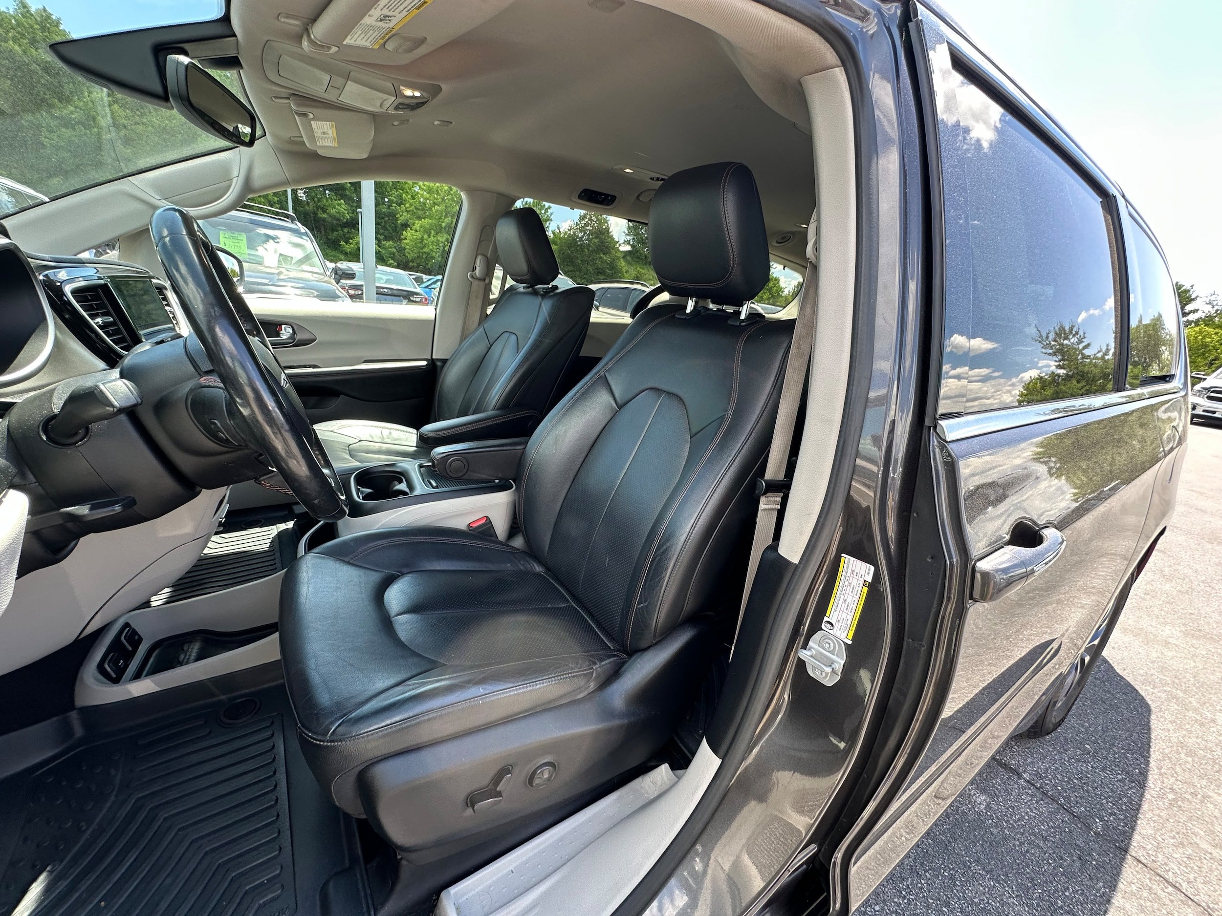 Used 2020 Chrysler Pacifica Touring-L Plus FWD image 20