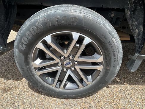Used 2022 Ford F150 XL w/ STX Appearance Package RWD image 8