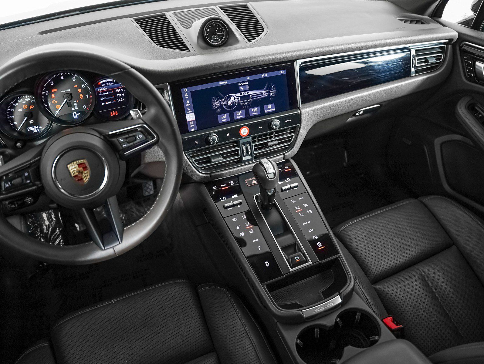 Certified 2024 Porsche Macan AWD/4WD image 20