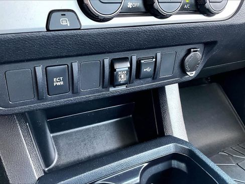 Used 2022 Toyota Tacoma SR5 RWD image 35