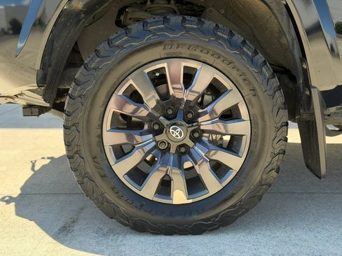 Used 2021 Toyota Tacoma Limited w/ Nightshade Package AWD/4WD image 30