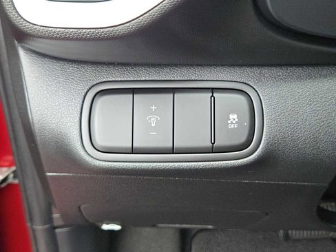 Certified 2025 Hyundai Venue Limited image 21