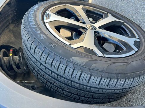 Used 2025 Volkswagen Tiguan SE image 22