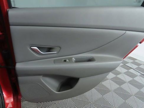 Used 2023 Hyundai Elantra SEL w/ Convenience Package image 28