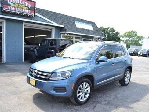 Used 2017 Volkswagen Tiguan Wolfsburg Edition FWD image 3