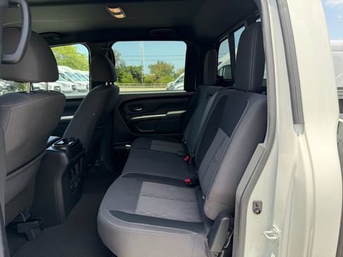 Used 2024 Nissan Titan 4x4 Crew Cab image 14