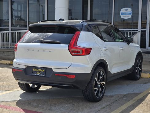 Used 2021 Volvo XC40 T5 R-Design w/ Advanced Package AWD/4WD image 4