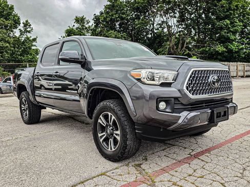 Used 2019 Toyota Tacoma TRD Sport AWD/4WD image 1