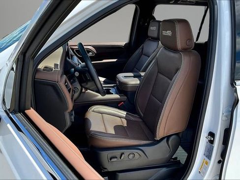 Used 2024 Chevrolet Suburban High Country AWD/4WD image 21
