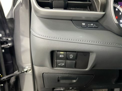 Used 2024 Toyota Highlander XLE image 17