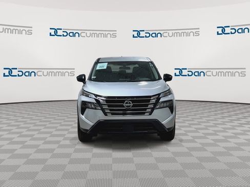 Used 2024 Nissan Rogue S AWD/4WD image 3